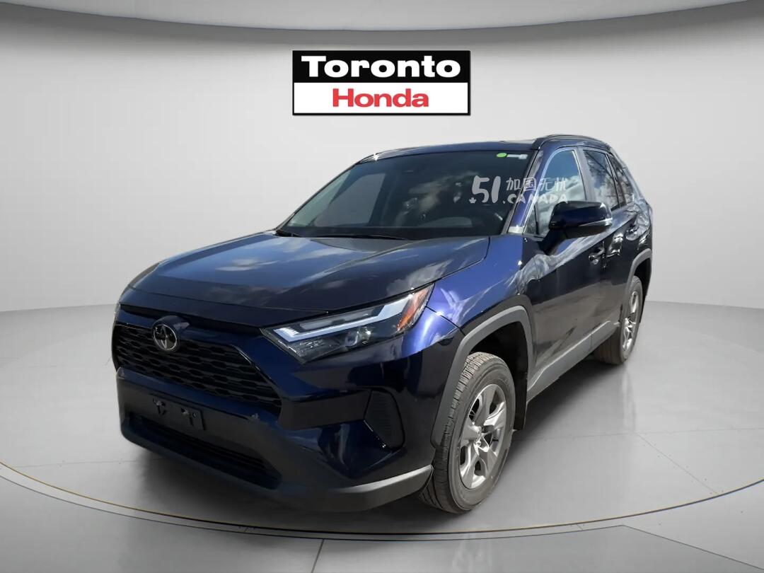 2023 Toyota RAV 4 view 2