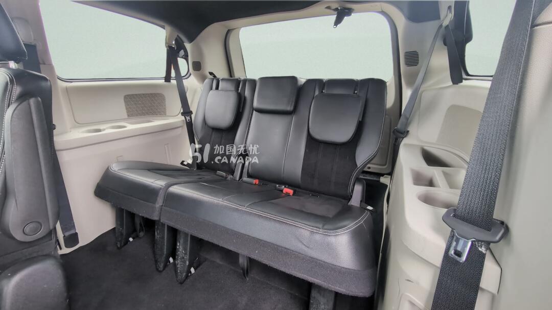 2016 Dodge Grand Caravan view 8