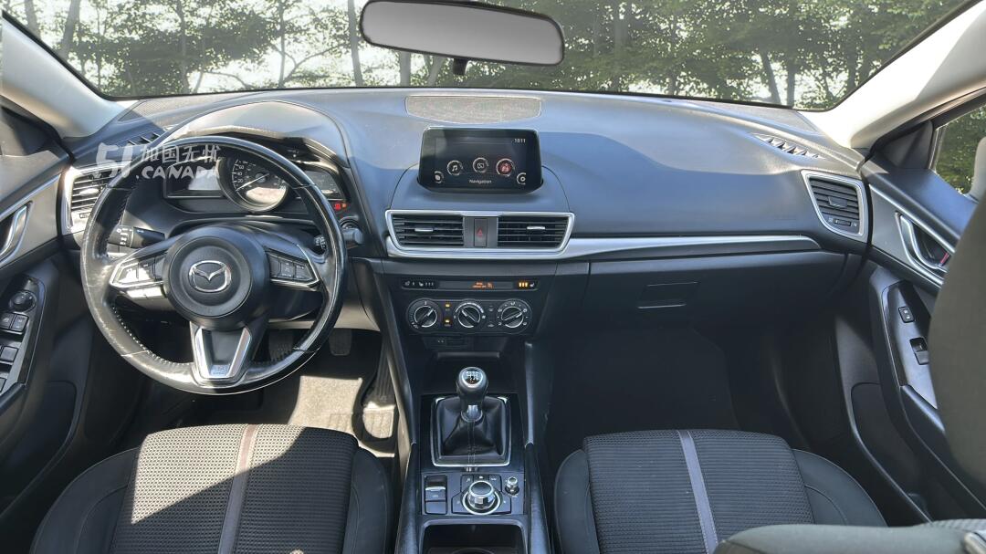 2017 Mazda 3 view 6