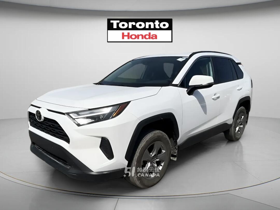 2024 Toyota RAV 4 view 2