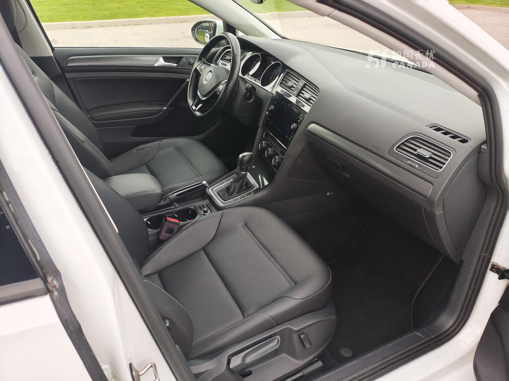 2018 Volkswagen Golf view 8