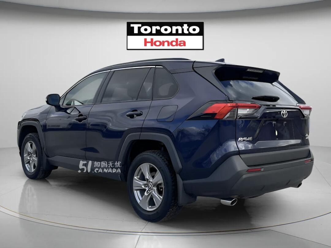 2025 Toyota RAV 4 view 4