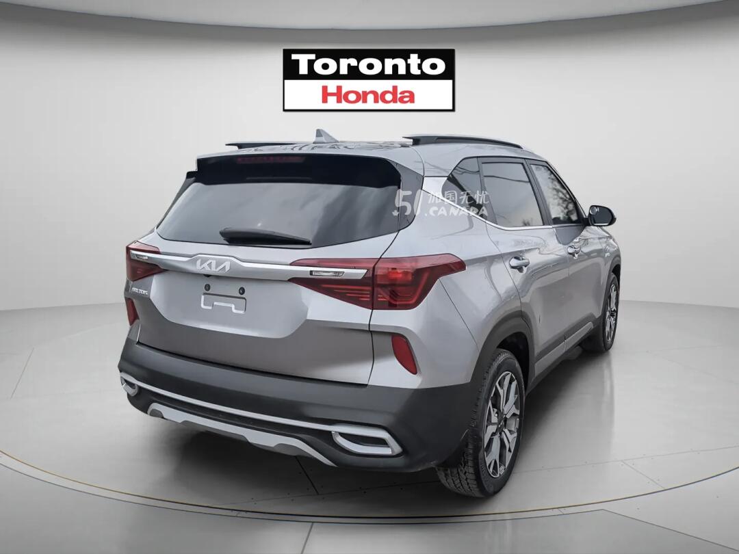 2022 Kia Seltos view 3