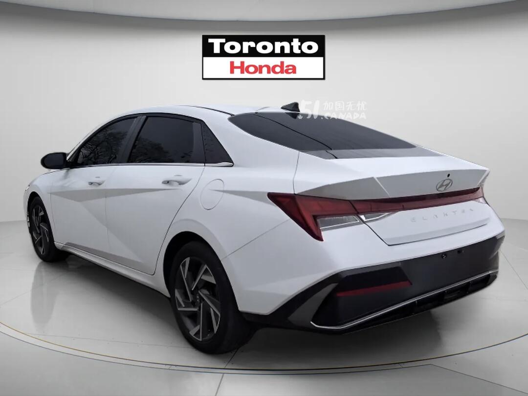 2025 Hyundai Elantra view 4