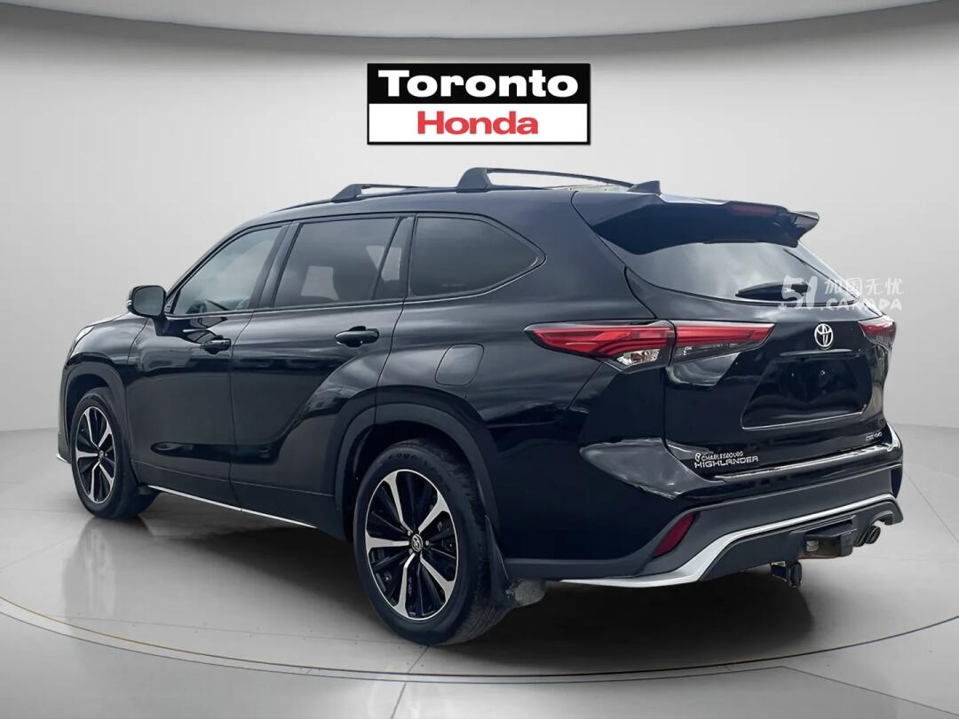 2021 Toyota Highlander view 3