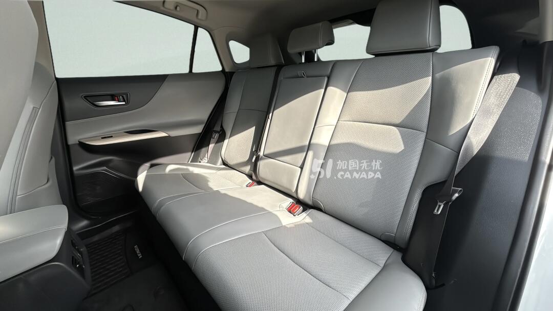 2023 Toyota Venza view 9