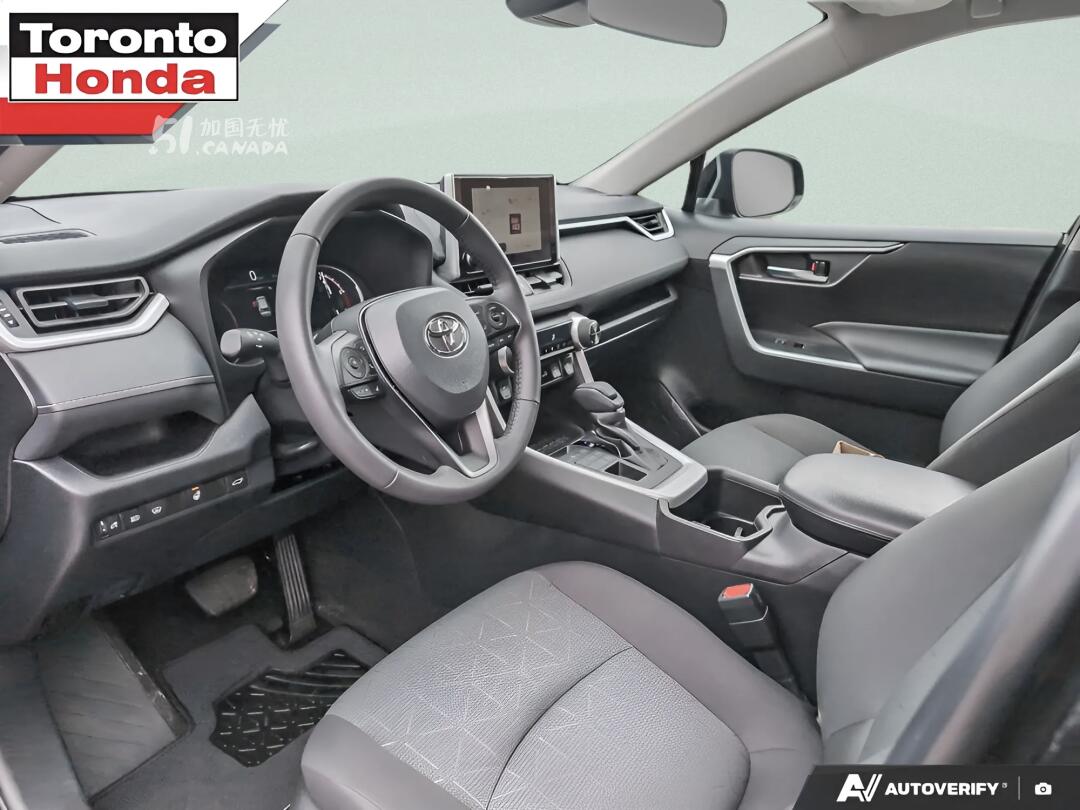 2024 Toyota RAV 4 view 5