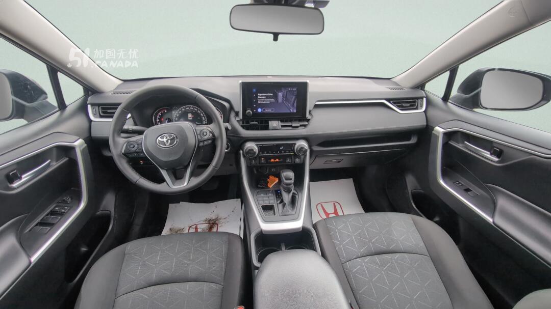 2024 Toyota RAV 4 view 5