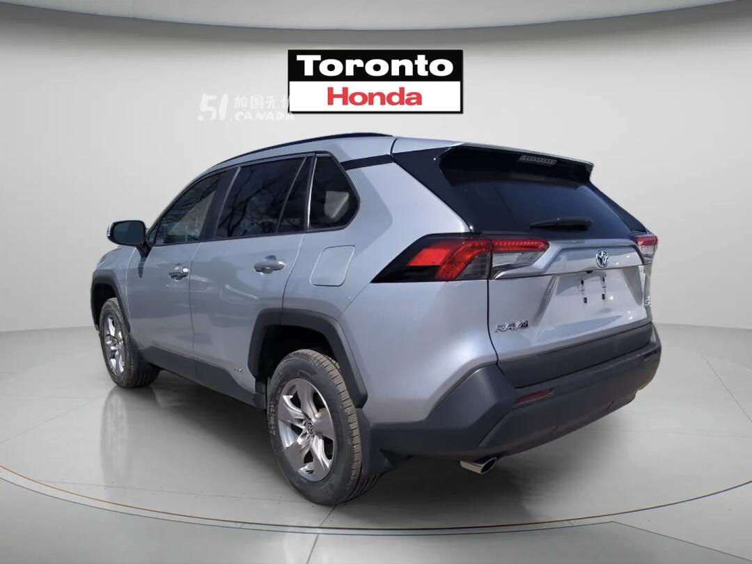 2023 Toyota RAV 4 view 3