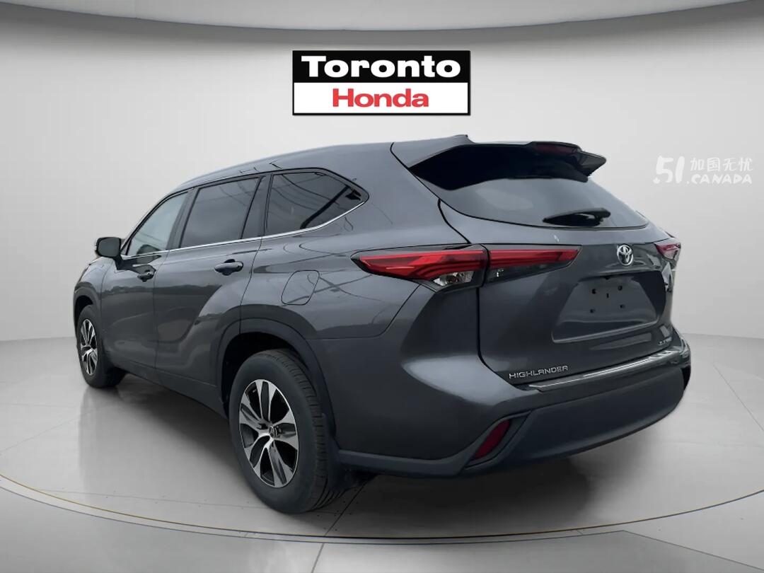 2023 Toyota Highlander view 3
