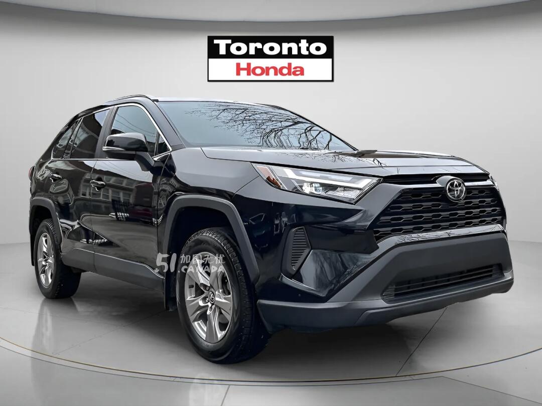 2022 Toyota RAV 4 view 2