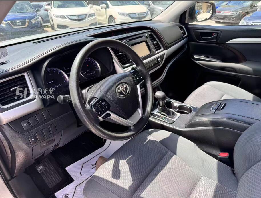 2019 Toyota Highlander view 3