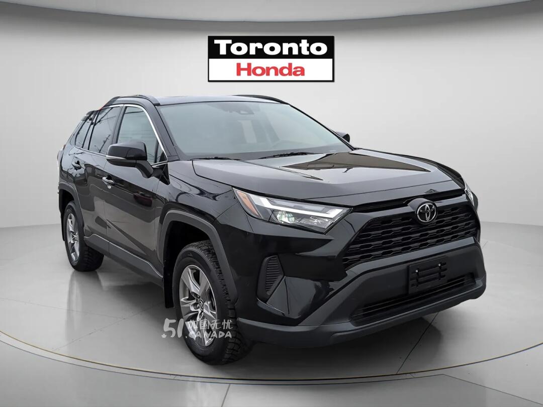2024 Toyota RAV 4 view 2