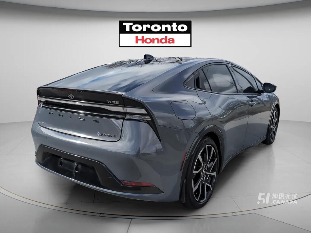 2024 Toyota Prius Prime view 4