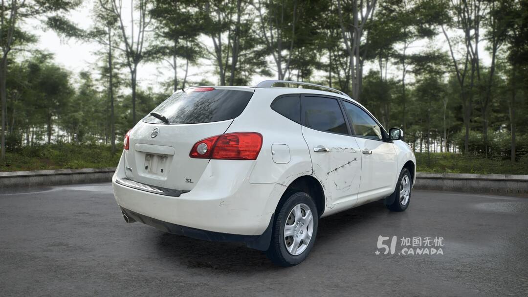 2010 Nissan Rogue view 3