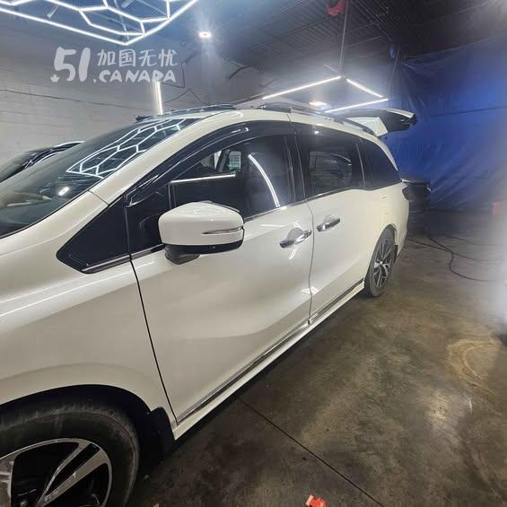 2018 Honda Odyssey view 4