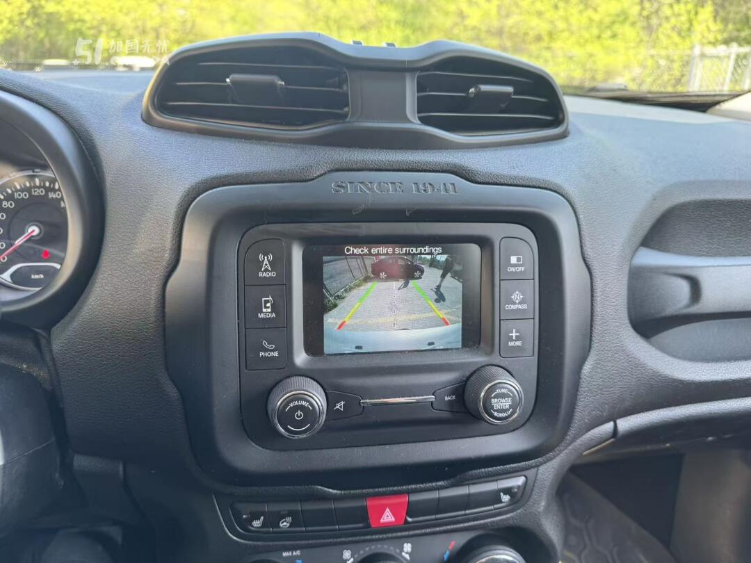 2015 Jeep Renegade view 10