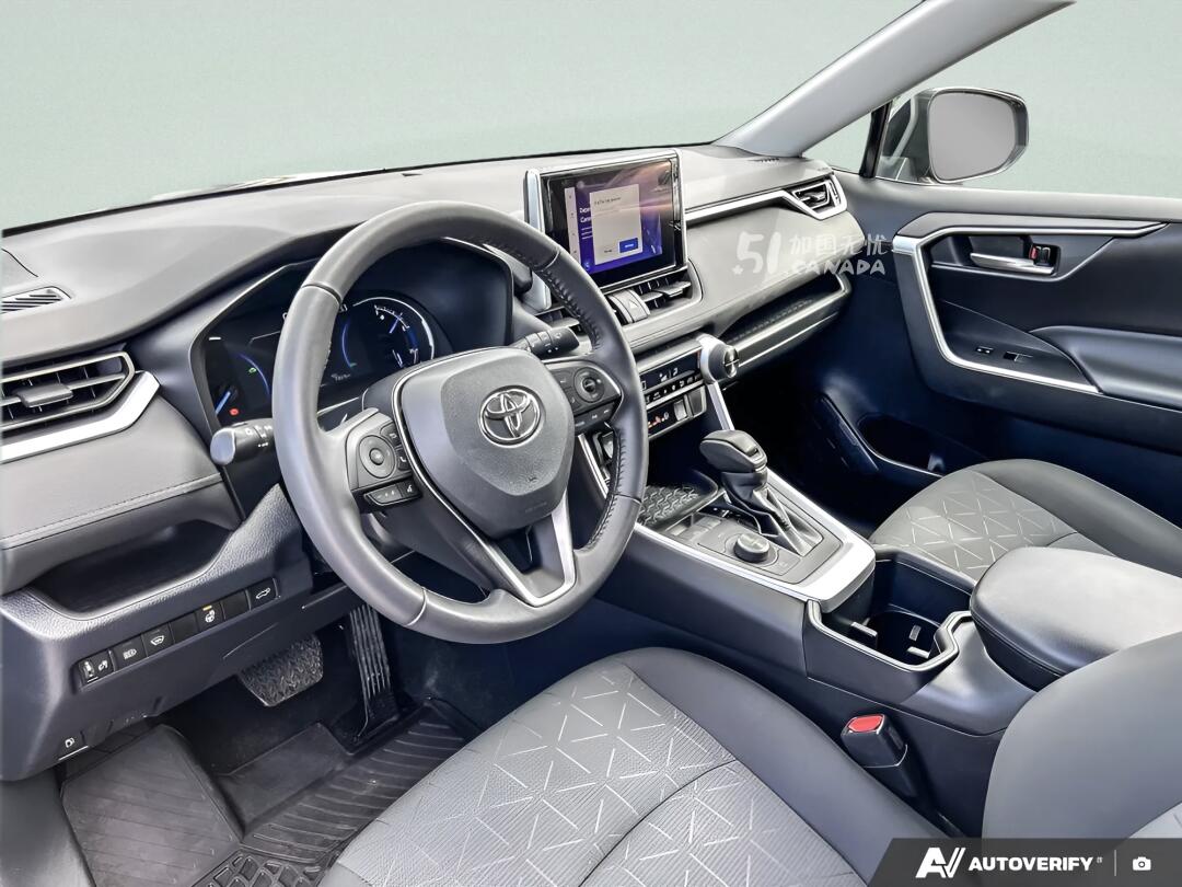 2023 Toyota RAV 4 view 5