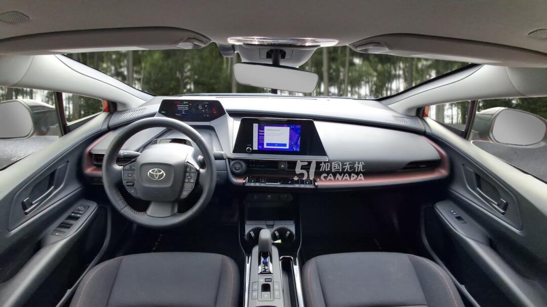 2025 Toyota Prius view 5
