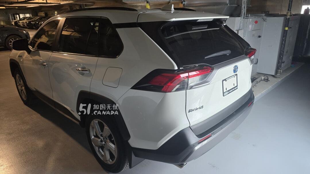 2021 Toyota RAV 4 view 4