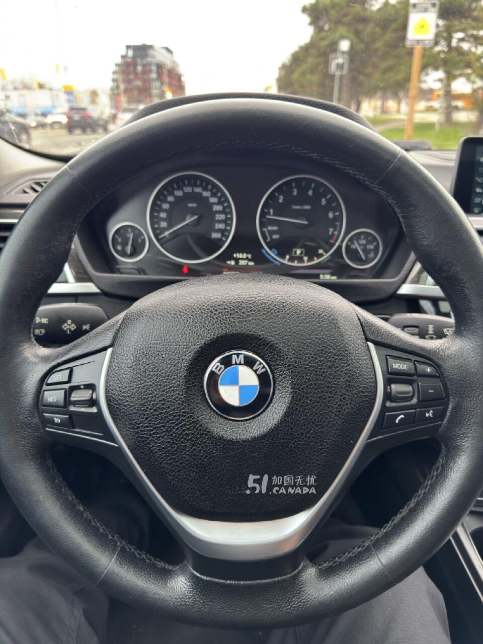 2017 BMW 3 Series view 6