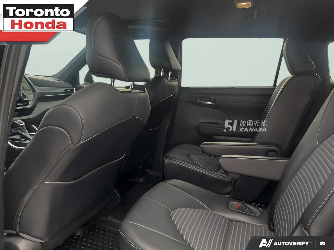 2021 Toyota Highlander view 9