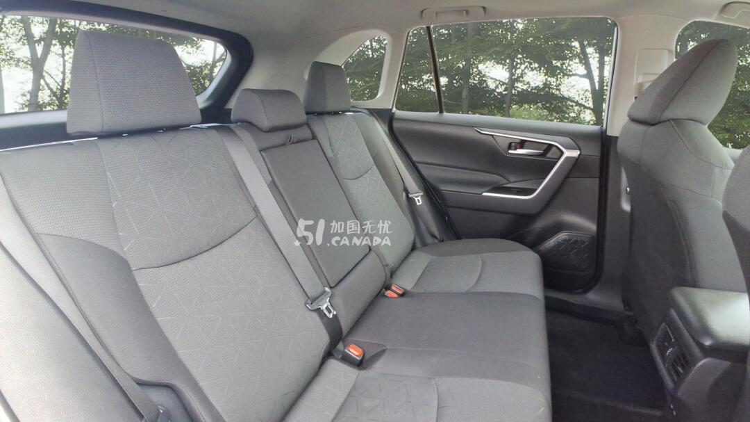 2024 Toyota RAV 4 view 7