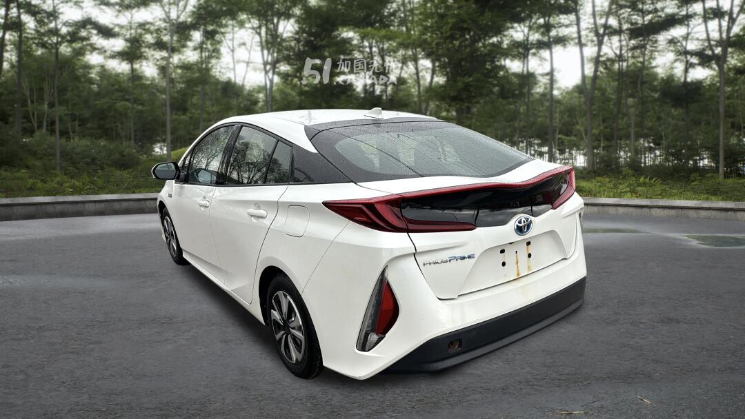 2018 Toyota Prius Prime view 4