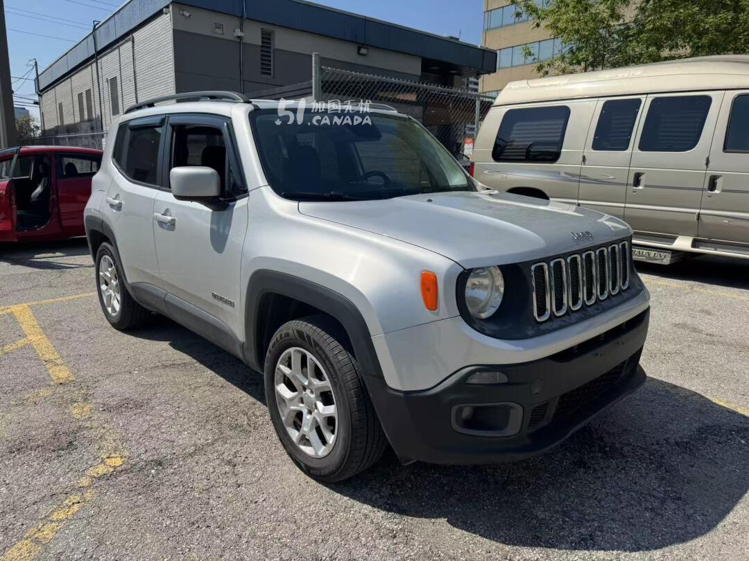 2015 Jeep Renegade view 3