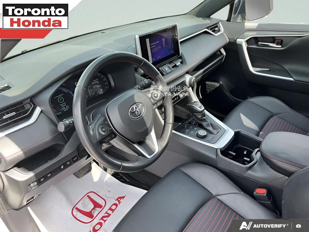 2024 Toyota RAV 4 view 5