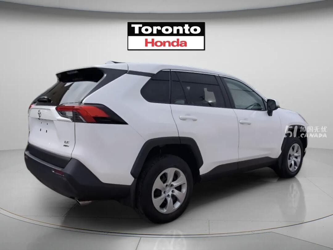 2022 Toyota RAV 4 view 4