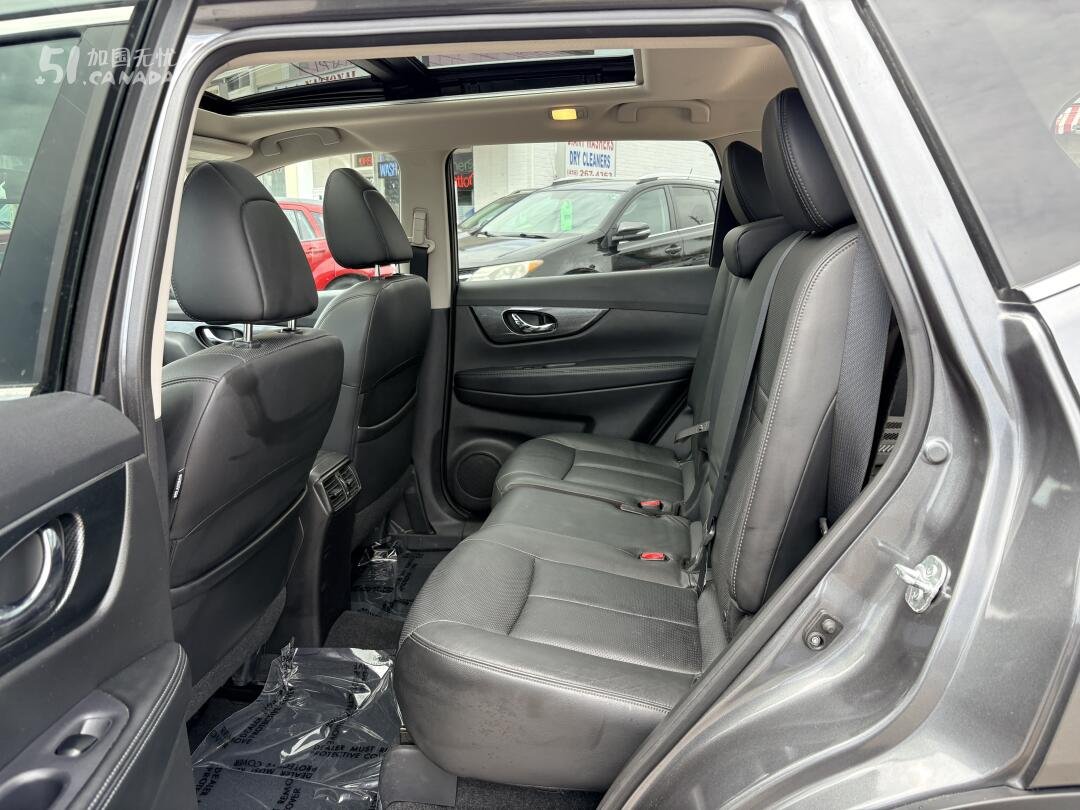 2015 Nissan Rogue view 8
