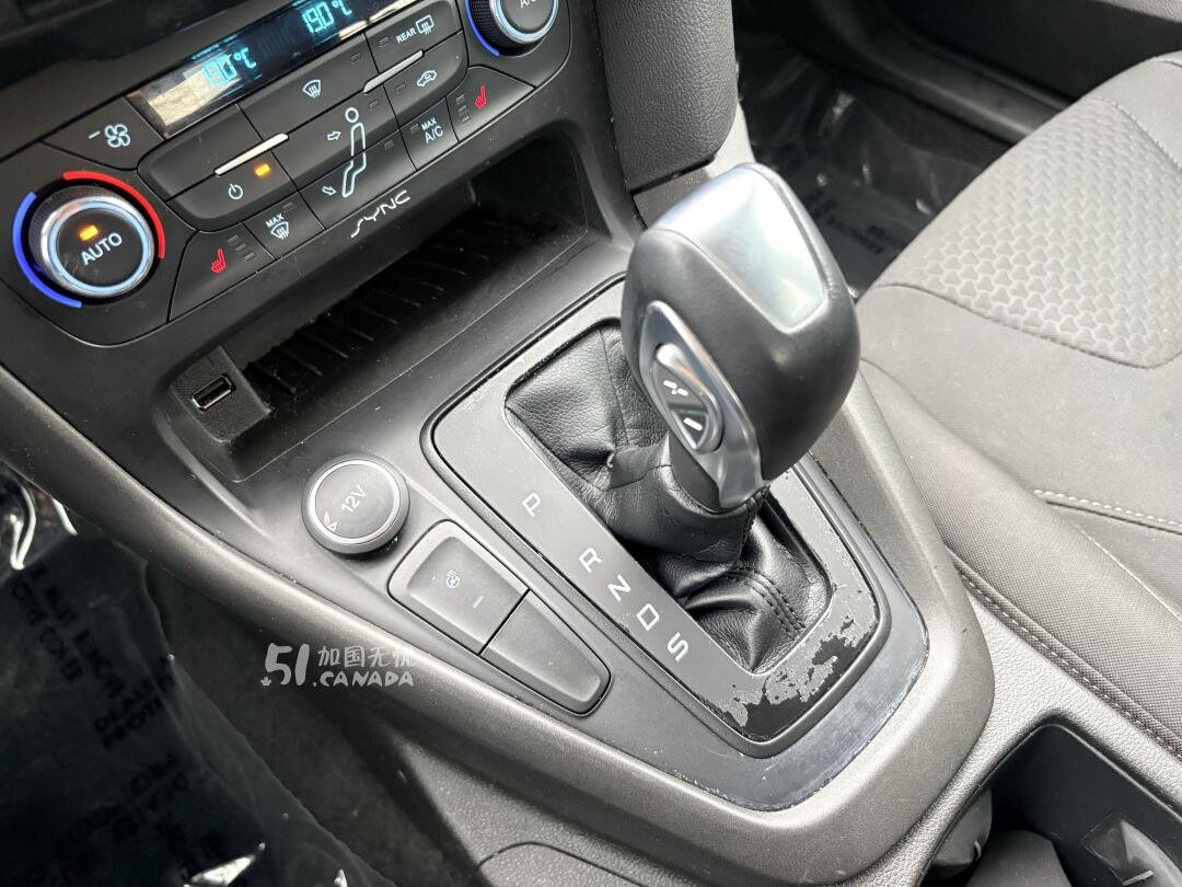 2015 Ford Focus view 10