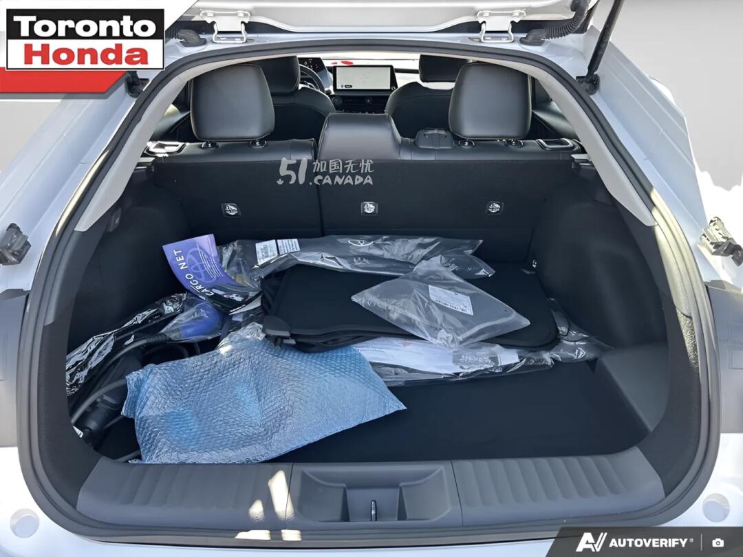 2025 Toyota Prius view 10