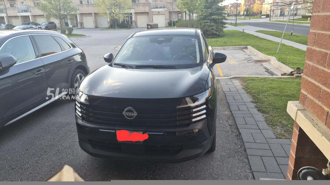 2025 Nissan Kicks view 1