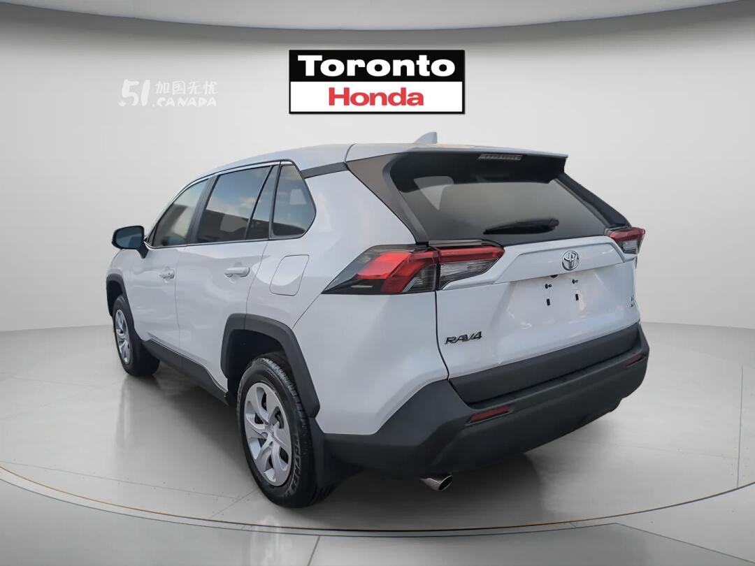 2023 Toyota RAV 4 view 4