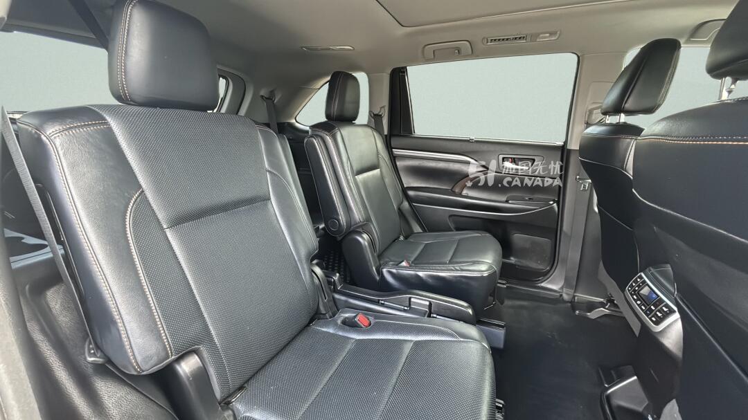 2017 Toyota Highlander view 7