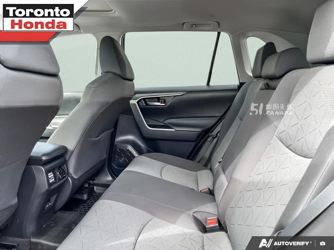 2023 Toyota RAV 4 view 9