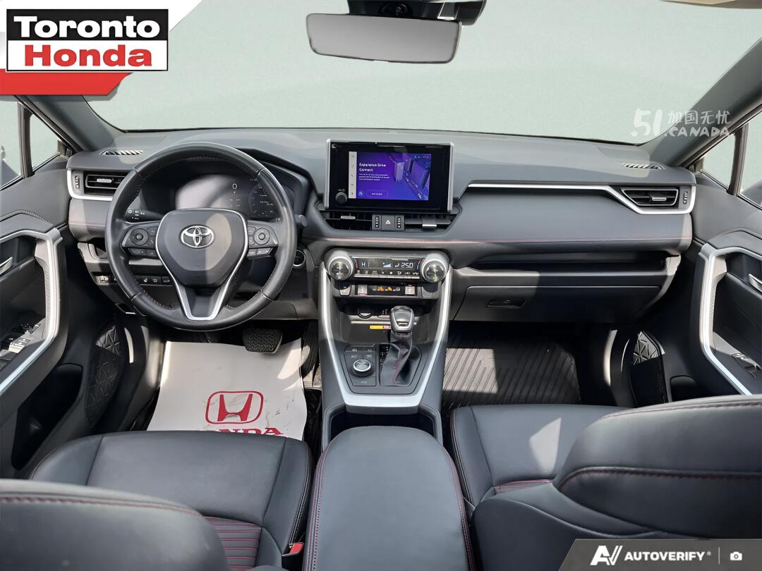 2024 Toyota RAV 4 view 6
