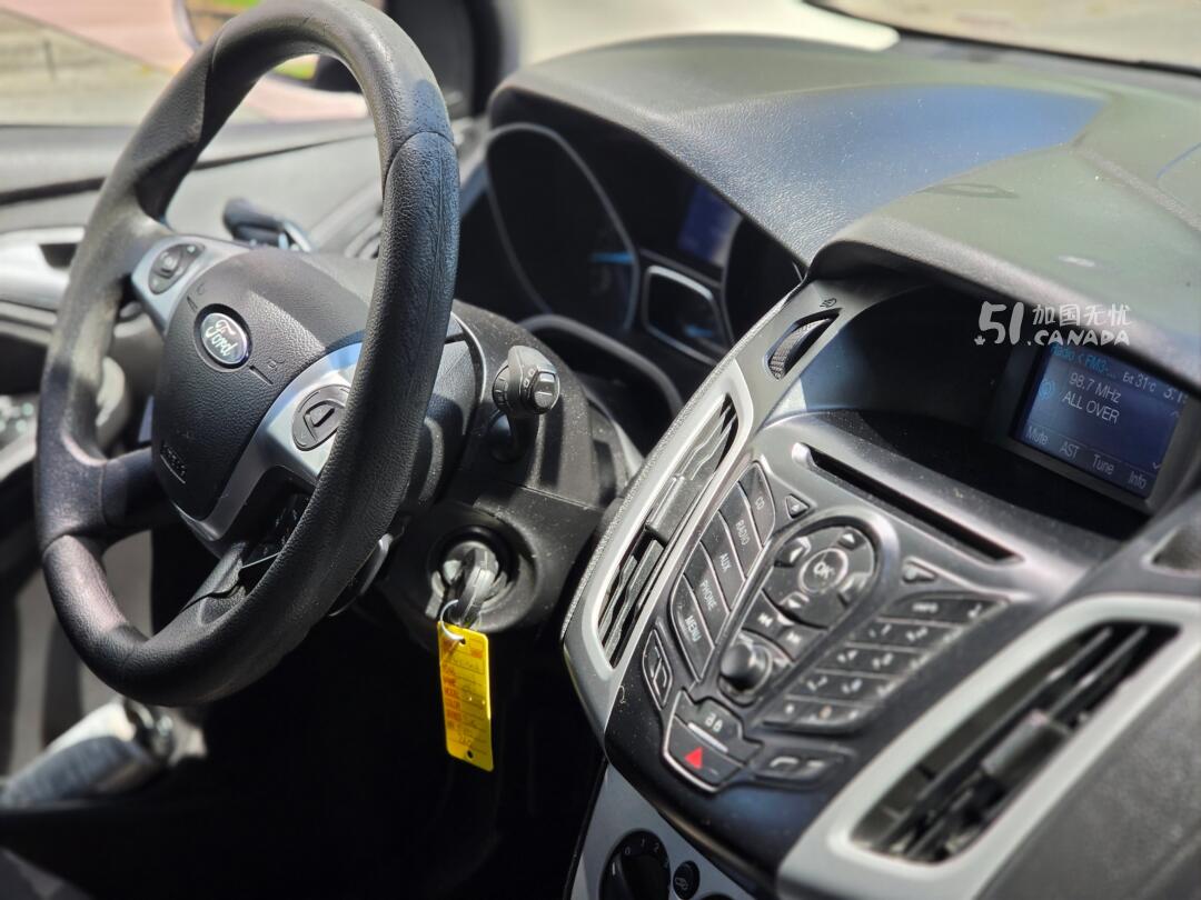 2013 Ford Focus view 3