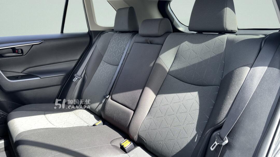 2024 Toyota RAV 4 view 8
