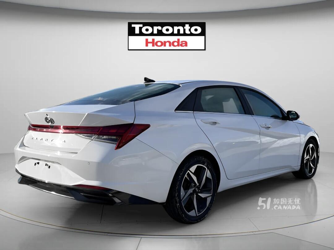 2022 Hyundai Elantra view 4