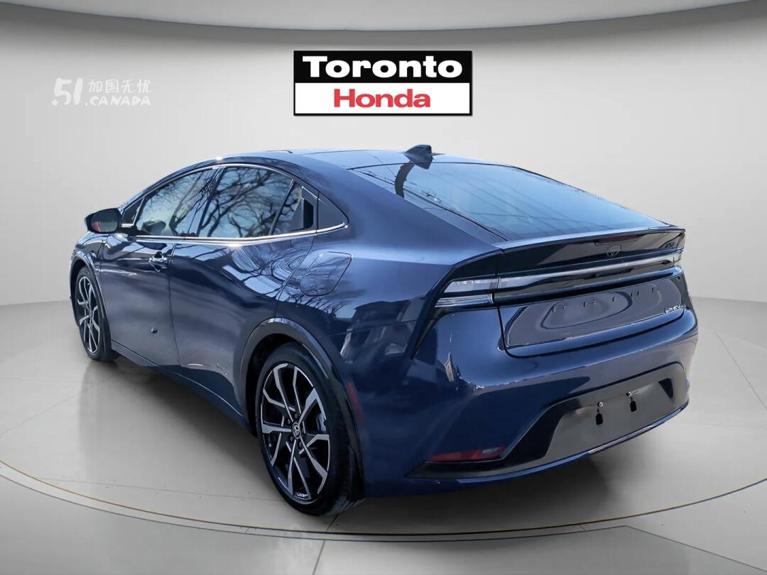 2025 Toyota Prius view 4