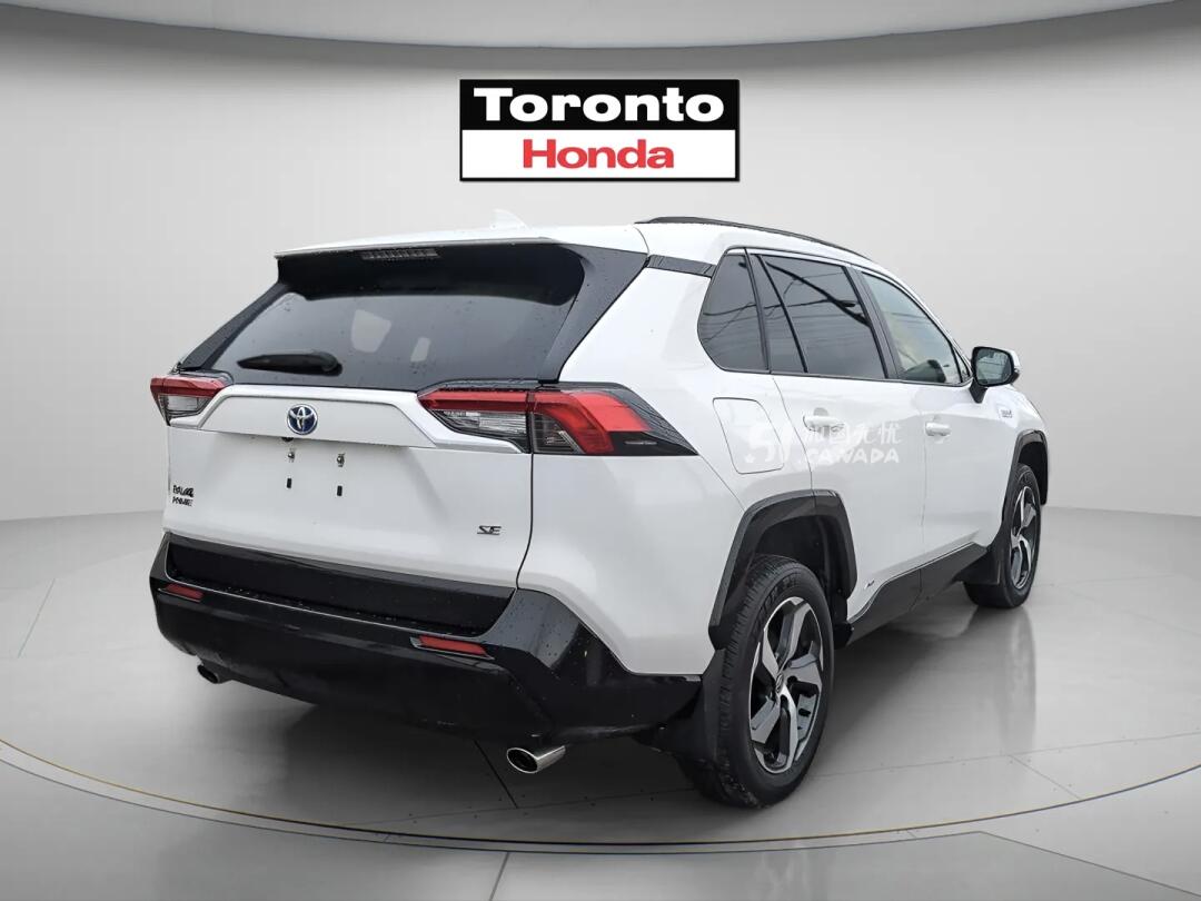 2023 Toyota RAV 4 view 3