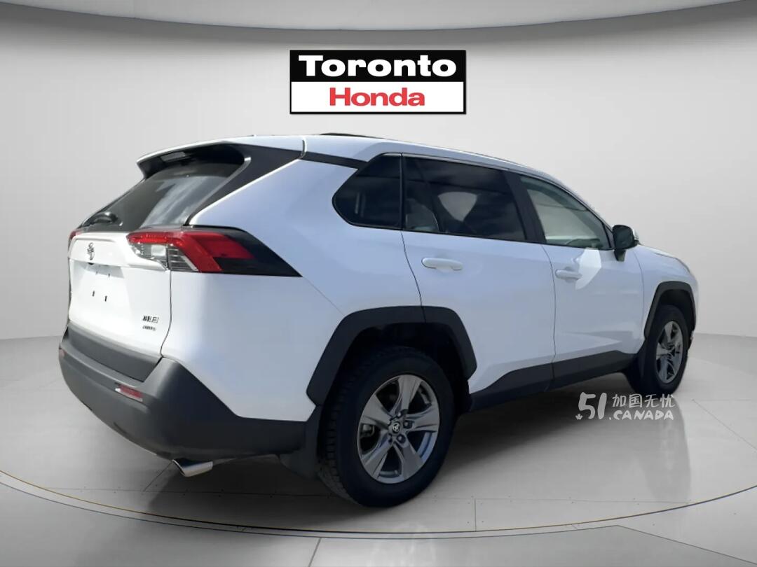 2025 Toyota RAV 4 view 4
