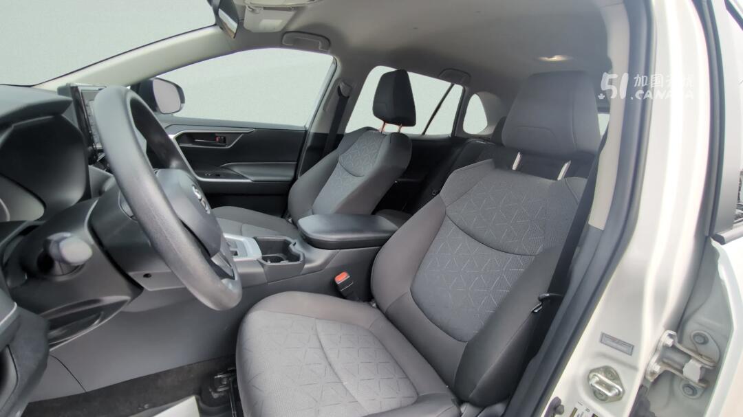 2022 Toyota RAV 4 view 5
