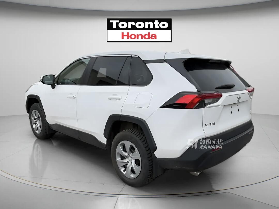 2022 Toyota RAV 4 view 4
