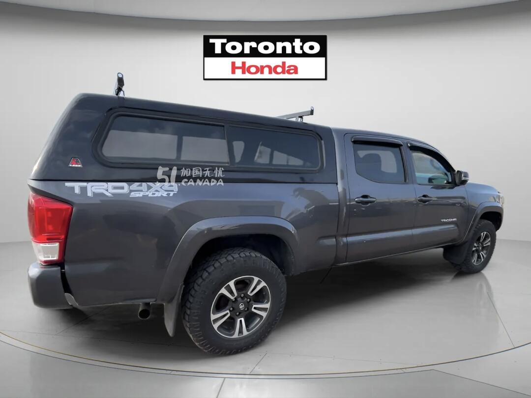 2018 Toyota Tacoma view 3
