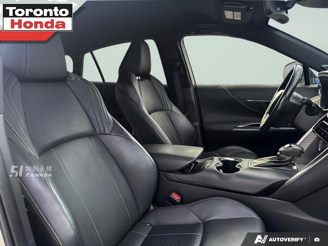 2022 Toyota Venza view 7