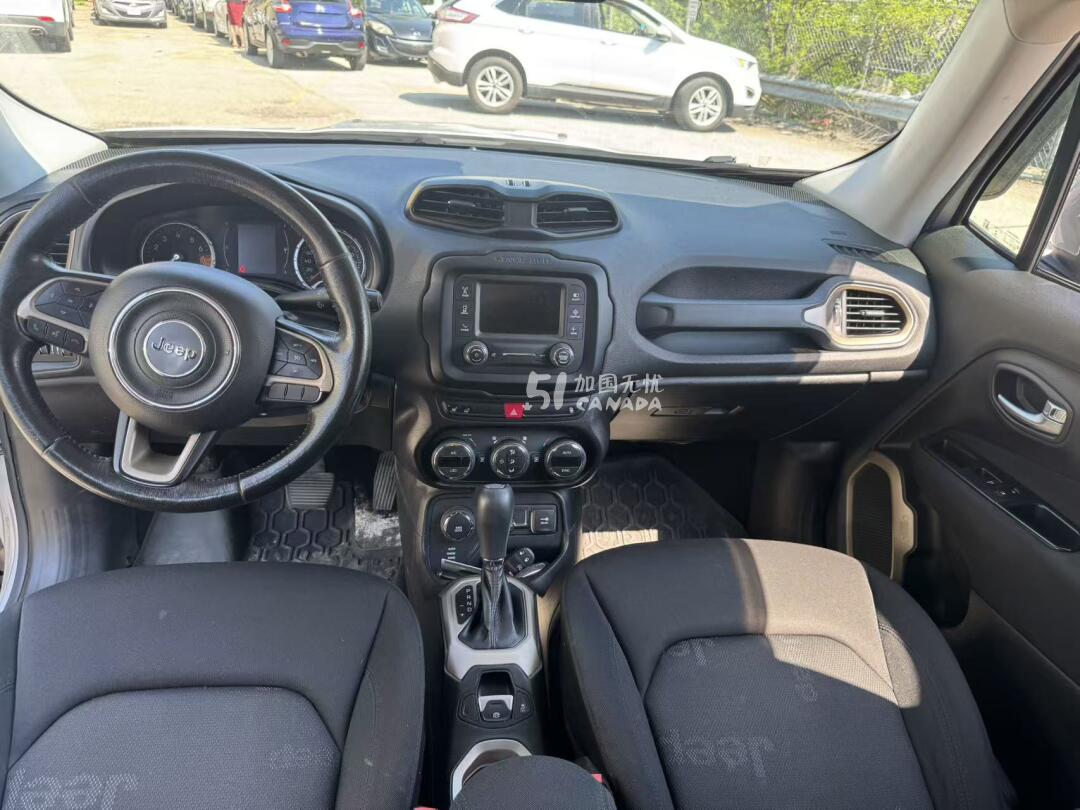 2015 Jeep Renegade view 7